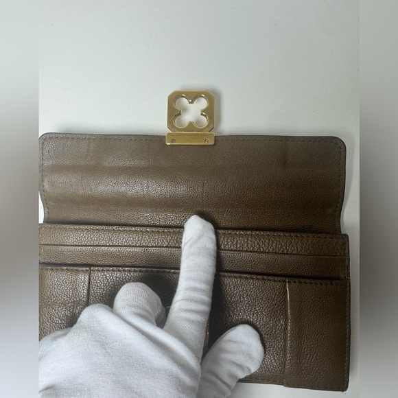 Chloe Bi-Fold Wallet Flap Pebbled Brown Leather Wallet with Gold Clasp - Picture 9 of 16